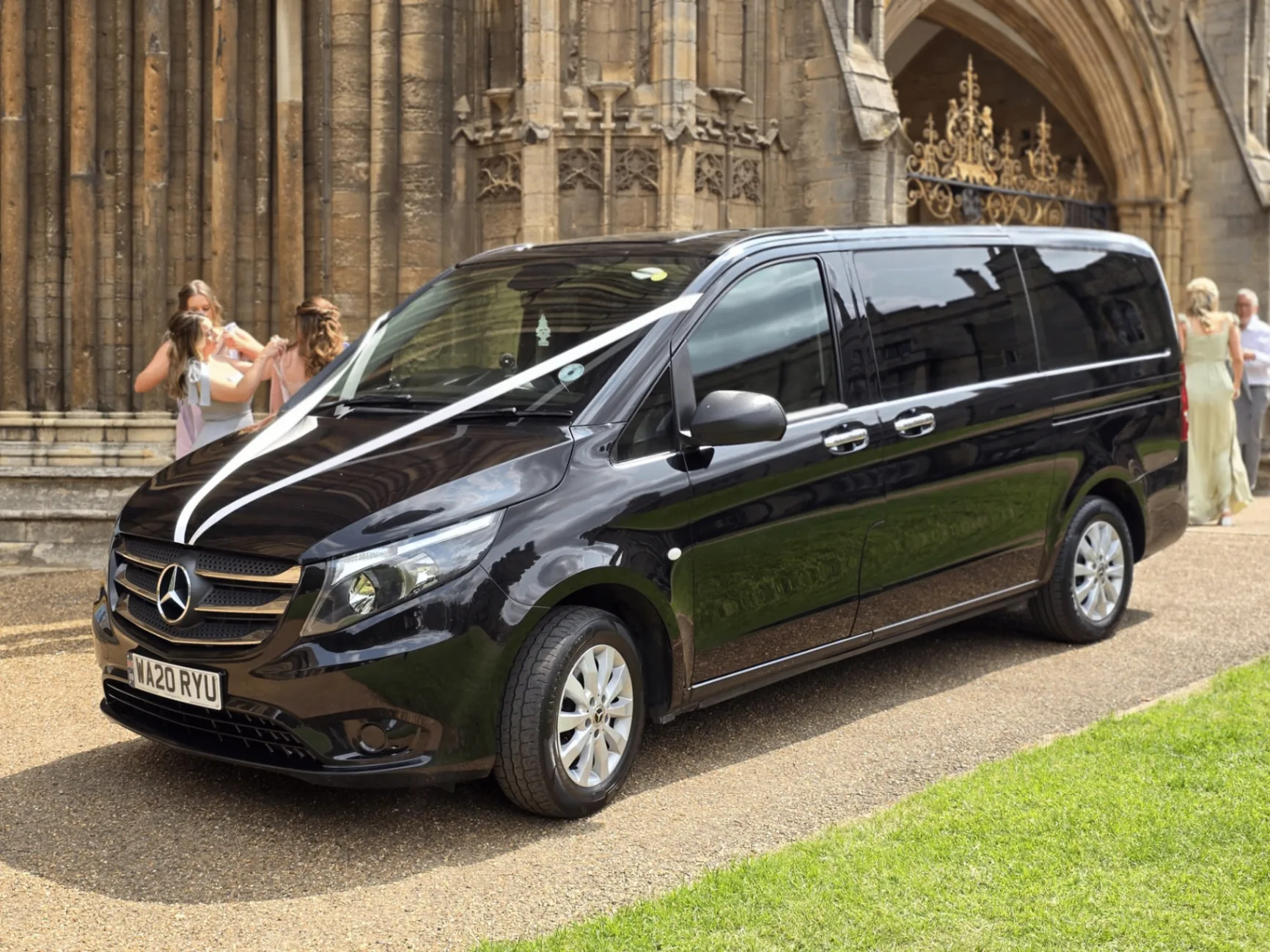 Mercedes V-Class at a wedding or event venue, view 2