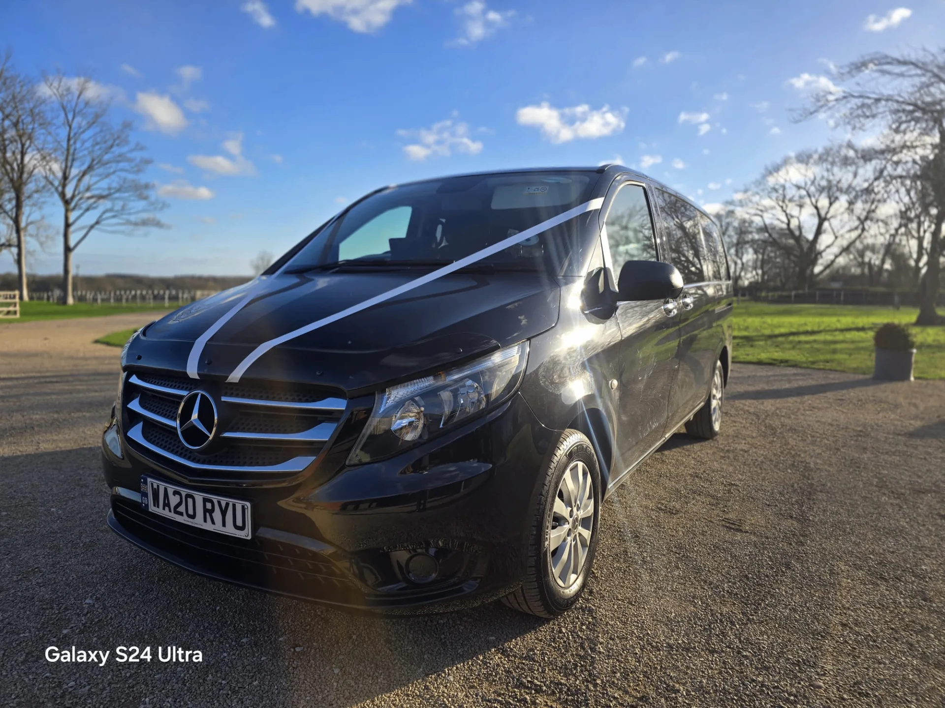 Mercedes V-Class at a wedding or event venue, view 1